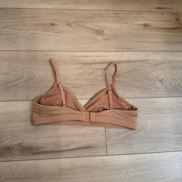 Skims| EUC Fits Everybody Triangle Bralette in Size Medium - Picture 4 of 5